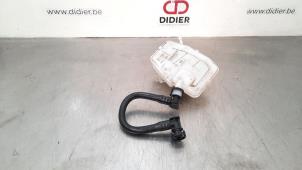 Used Brake fluid reservoir Opel Vivaro Combi 1.6 CDTI Biturbo 125 Price € 24,20 Inclusive VAT offered by Autohandel Didier