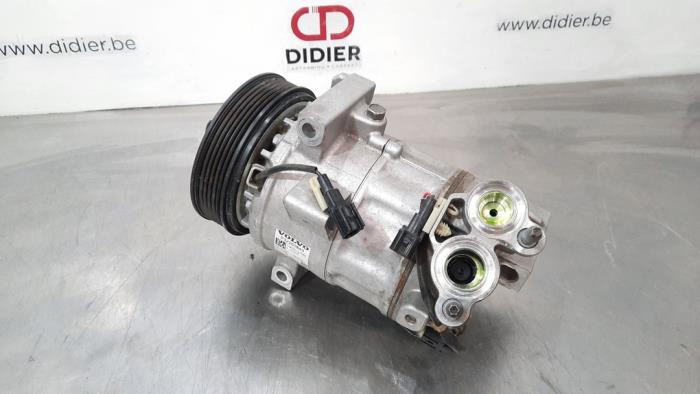 Air conditioning pump from a Volvo XC60 II (UZ) 2.0 D4 16V 2019