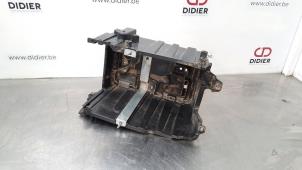 Używane Pojemnik na akumulator Ford Fiesta 7 Cena € 30,25 Z VAT oferowane przez Autohandel Didier