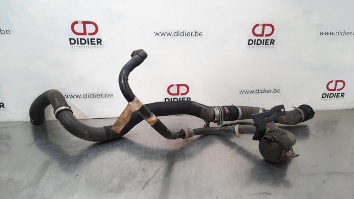 Begagnade Extra vattenpump Alfa Romeo Stelvio (949) 2.2d 16V 150 Pris € 30,25 Inklusive moms erbjuds av Autohandel Didier