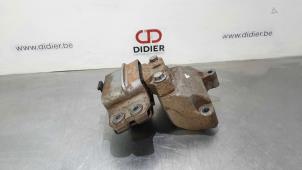 Used Gearbox mount Volkswagen Caddy Combi III (2KB,2KJ) 1.2 TSI Price € 36,30 Inclusive VAT offered by Autohandel Didier