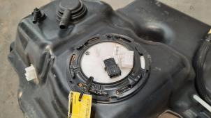 Usados Bomba eléctrica de combustible Renault Captur II (RJB) 1.6 E-Tech Plug-in Hybrid 160 Precio € 127,05 IVA incluido ofrecido por Autohandel Didier
