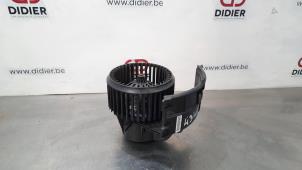 Usagé Moteur de ventilation chauffage Volkswagen Transporter T5 2.0 TDI DRF Prix € 36,30 Prix TTC proposé par Autohandel Didier