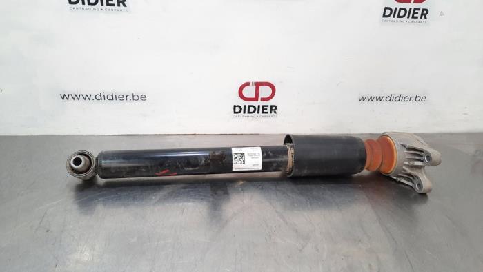 Rear shock absorber, left from a BMW 3 serie (G20) 316d 2.0 TwinPower Turbo 16V 2021
