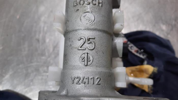 Master cylinder from a Citroën Jumper (U9) 2.2 Blue HDi 140 2021