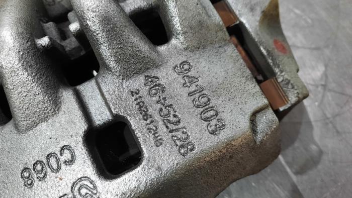 Front brake calliper, left from a Citroën Jumper (U9) 2.2 Blue HDi 140 2021