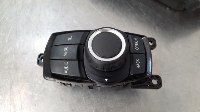 I-Drive knob from a BMW 1 serie (F20) 116d 1.6 16V Efficient Dynamics 2013