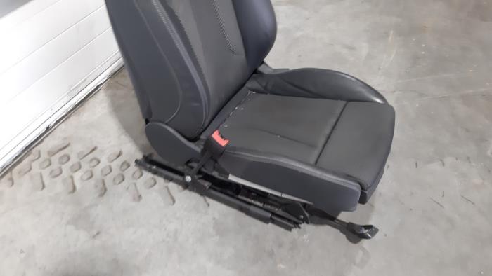 Fotel lewy z Audi A3 Cabriolet (8V7/8VE) 1.6 TDI Ultra 16V 2015