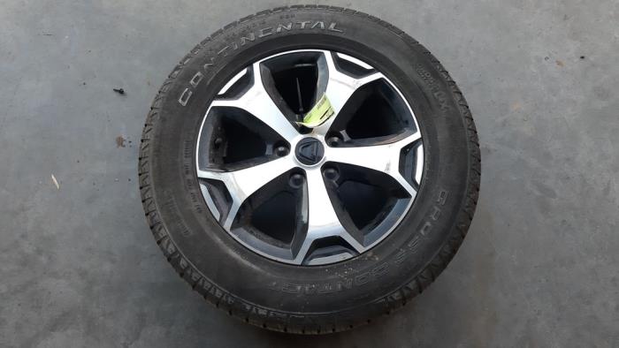 Używane Obrecz + Opona Dacia Duster (HS) 1.5 dCi Cena € 102,85 Z VAT oferowane przez Autohandel Didier