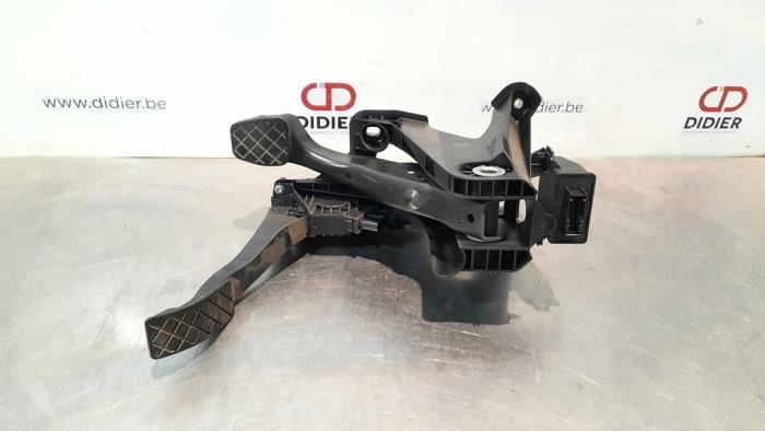 Set of pedals from a Volkswagen Tiguan (AD1) 2.0 TDI 16V BlueMotion Technology SCR 2017