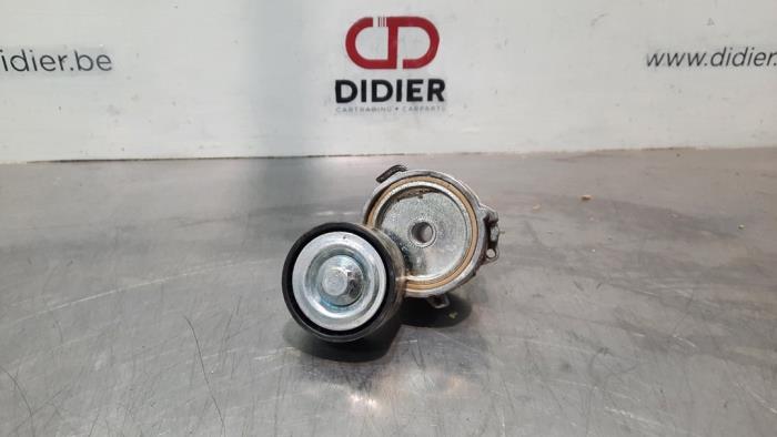 Usados Rodillo tensor correa múltiple Opel Combo Cargo 1.2 110 Precio € 24,20 IVA incluido ofrecido por Autohandel Didier