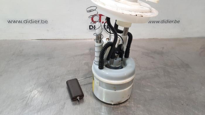 Electric fuel pump from a Nissan Micra (K14) 0.9 IG-T 12V 2018