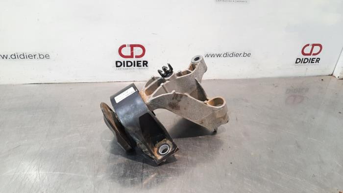 Usagé Support moteur Dacia Logan II 1.0 Sce 12V Prix € 18,15 Prix TTC proposé par Autohandel Didier