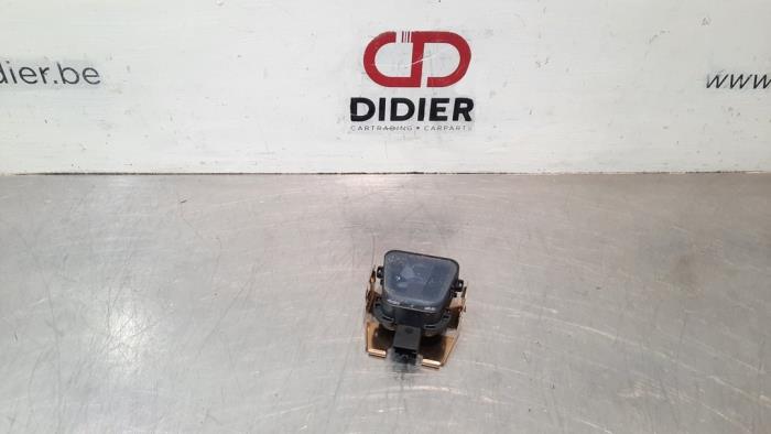 Begagnade Regnsensor Landrover Discovery V (LR) 2.0 Td4 16V Pris € 48,40 Inklusive moms erbjuds av Autohandel Didier