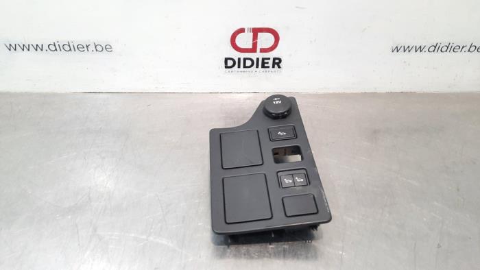 Switch (miscellaneous) from a Land Rover Discovery V (LR) 2.0 Td4 16V 2017