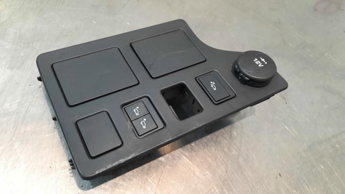 Switch (miscellaneous) from a Land Rover Discovery V (LR) 2.0 Td4 16V 2017