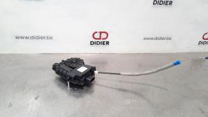 Used Motor for power tailgate closer Landrover Discovery V (LR) 2.0 Td4 16V Price € 66,55 Inclusive VAT offered by Autohandel Didier