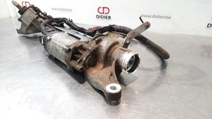 Power steering box from a Land Rover Discovery V (LR) 2.0 Td4 16V 2017