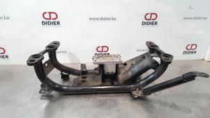 Used Gearbox mount Landrover Discovery V (LR) 2.0 Td4 16V Price € 66,55 Inclusive VAT offered by Autohandel Didier