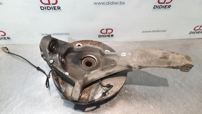 Knuckle, front left from a Land Rover Discovery V (LR) 2.0 Td4 16V 2017