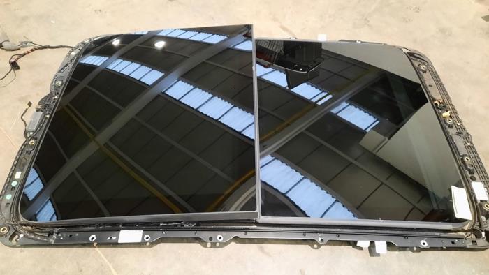 Panoramic roof from a Volkswagen Tiguan (AD1) 1.4 TSI 16V 2018