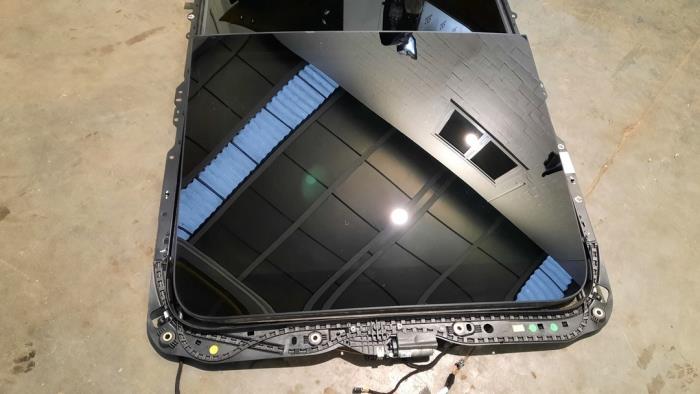 Panoramic roof from a Volkswagen Tiguan (AD1) 1.4 TSI 16V 2018