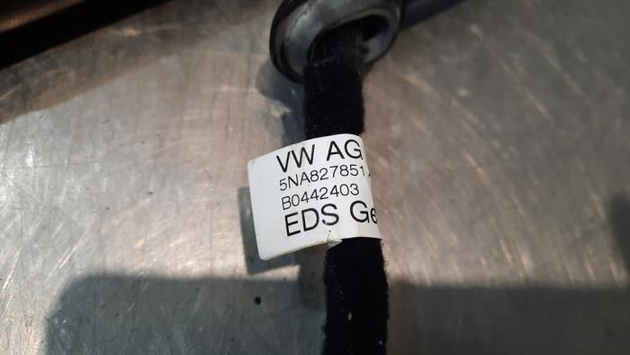Juego de amortiguadores de gas del portón trasero de un Volkswagen Tiguan (AD1) 1.4 TSI 16V 2018