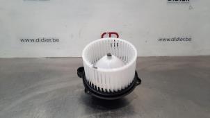 Usados Motor de ventilador de calefactor Hyundai i20 (GBB) 1.0 T-GDI 100 12V Precio € 66,55 IVA incluido ofrecido por Autohandel Didier