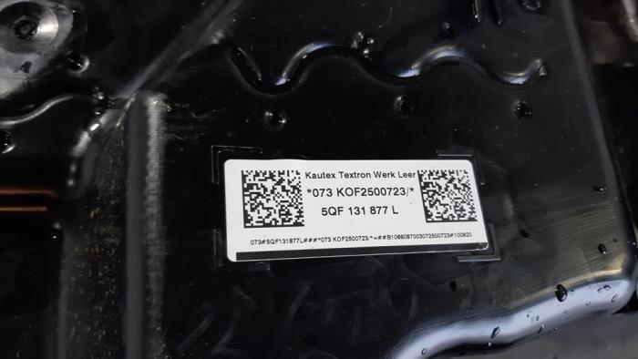 Réservoir Adblue d'un Audi Q3 (F3B) 2.0 35 TDI 16V 2020