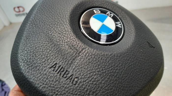 Airbag gauche (volant) d'un BMW 2 serie Active Tourer (F45) 218d 2.0 TwinPower Turbo 16V 2015