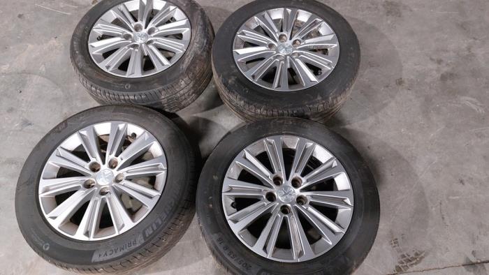 Set of wheels + tyres Peugeot 308 SW 1.2 12V e-THP PureTech 130 ...