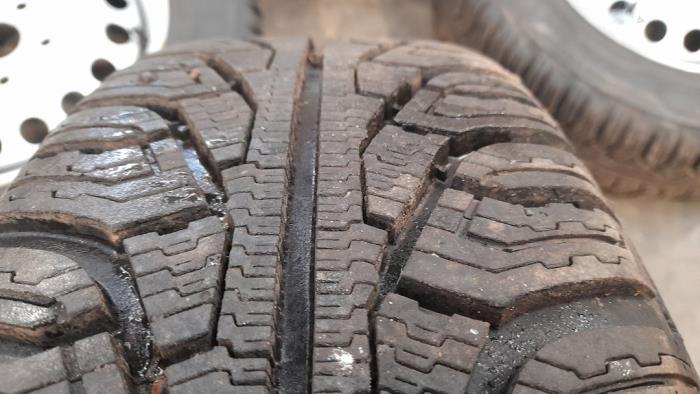 Juego de llantas y neumáticos de un Volkswagen Caddy Combi IV 1.4 TGI EcoFuel 2019