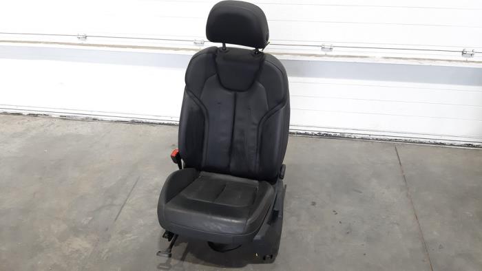 Seat, left from a Audi Q2 (GAB/GAG) 1.6 30 TDI 16V 2018