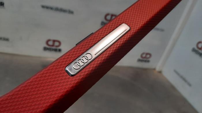Dashboard decoration strip from a Audi Q2 (GAB/GAG) 1.6 30 TDI 16V 2018