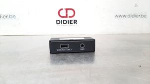 Używane Zlacze AUX/USB Audi Q5 (FYB/FYG) 2.0 TDI 16V Quattro Cena € 24,20 Z VAT oferowane przez Autohandel Didier