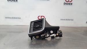 Usados Rejilla de aire de salpicadero Audi Q5 (FYB/FYG) 2.0 TDI 16V Quattro Precio € 54,45 IVA incluido ofrecido por Autohandel Didier