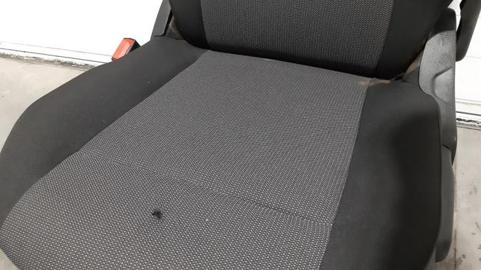 Seat, left from a Citroën Berlingo 1.5 BlueHDi 100 2020