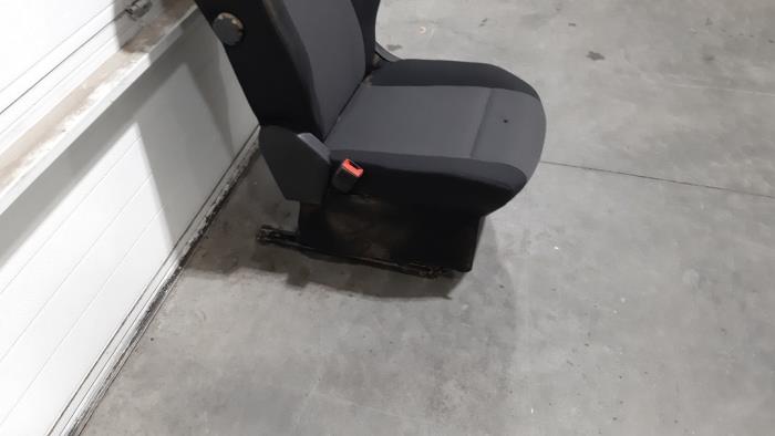 Seat, left from a Citroën Berlingo 1.5 BlueHDi 100 2020