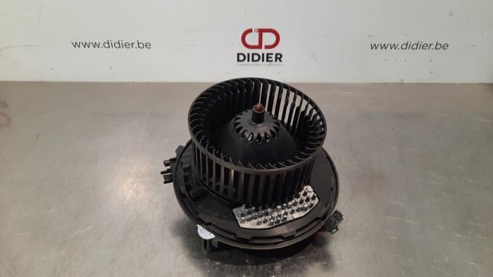 Motor de ventilador de calefactor de un Volkswagen Tiguan (AD1) 2.0 TDI 16V BlueMotion Technology SCR 2017