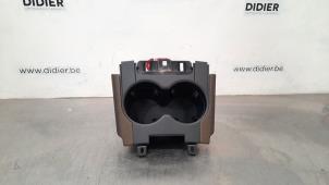 Used Cup holder DS Automobiles DS 7 Crossback 1.6 16V PureTech 180 Price € 30,25 Inclusive VAT offered by Autohandel Didier