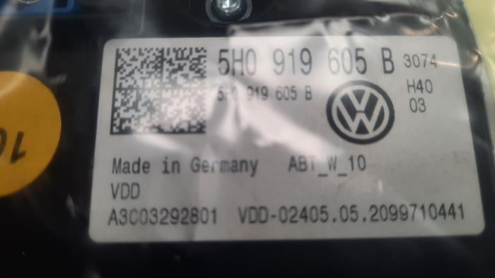 Pantalla Head-up de un Volkswagen Golf VIII (CD1) 1.5 TSI BlueMotion 16V 2020
