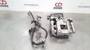 Używane Zacisk hamulcowy lewy tyl DS Automobiles DS 7 Crossback 1.6 16V PureTech 180 Cena € 66,55 Z VAT oferowane przez Autohandel Didier