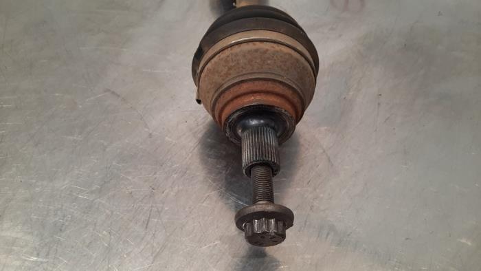 Front drive shaft, left from a Volkswagen Tiguan (AD1) 2.0 TDI 16V BlueMotion Technology SCR 2018