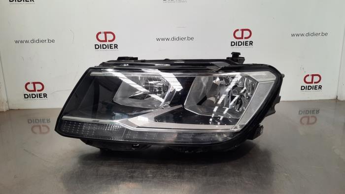 Reflektor lewy z Volkswagen Tiguan (AD1) 2.0 TDI 16V BlueMotion Technology SCR 2018