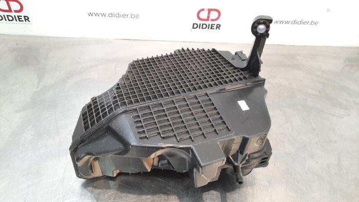 Air box from a Renault Captur (2R) 0.9 Energy TCE 12V 2018