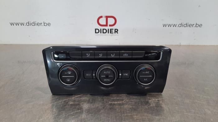 Air conditioning control panel from a Volkswagen Tiguan (AD1) 2.0 TDI 16V BlueMotion Technology SCR 2018