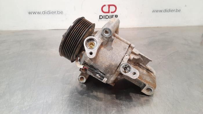 Air conditioning pump from a Dacia Duster (SR) 1.3 TCE 130 16V 2019
