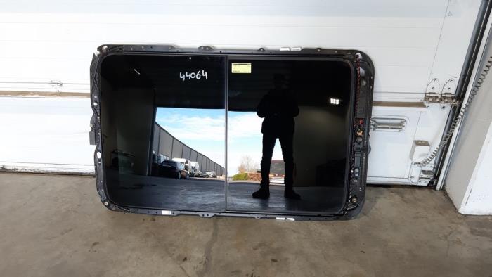 Panoramic roof from a Volkswagen Tiguan (AD1) 2.0 TDI 16V BlueMotion Technology SCR 2019