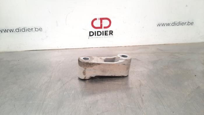Engine mount from a Dacia Duster (SR) 1.3 TCE 130 16V 2019