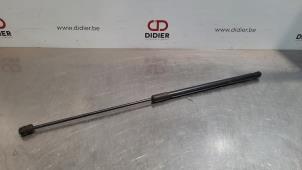 Used Bonnet gas strut, right Volkswagen Tiguan (AD1) 2.0 TDI 16V BlueMotion Technology SCR Price € 24,20 Inclusive VAT offered by Autohandel Didier